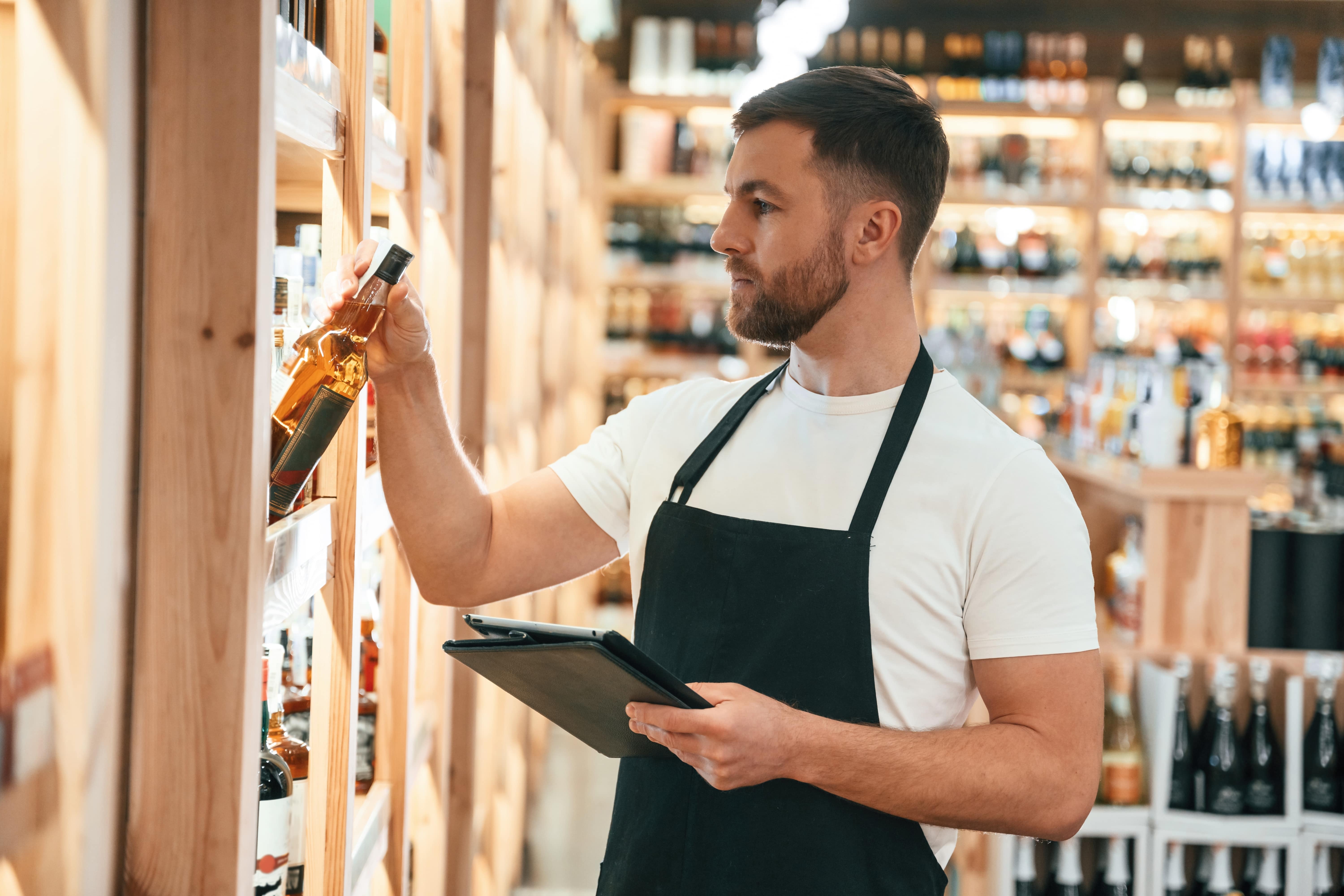 Sinds 1 mei 2025 is er één gecombineerde vergunning voor wie alcohol of tabak verkoopt: de vergunning Handelaar Alcohol en Tabak.